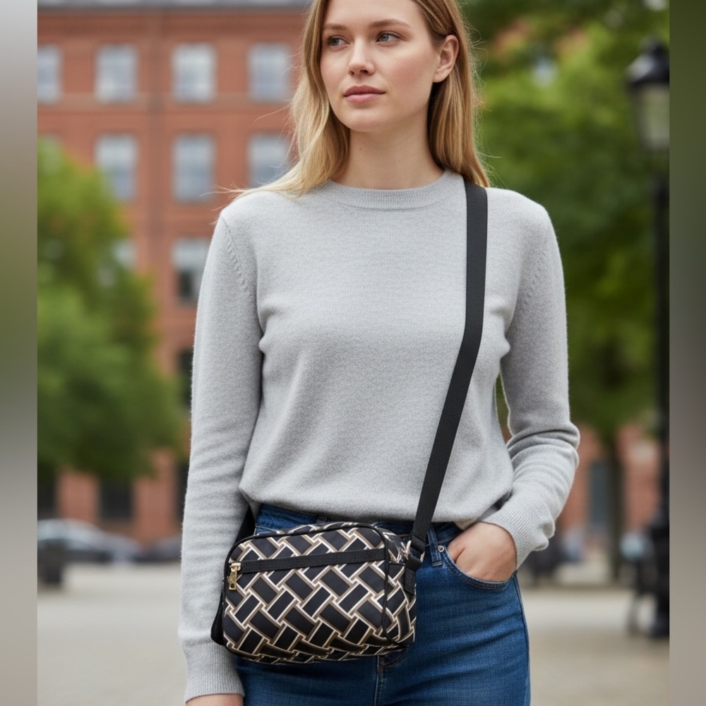 NWT DVF Crossbody Bag in Black & Cream